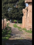 04202 ostia - regio i - via degli horrea epagathiana - von sueden kommend.jpg